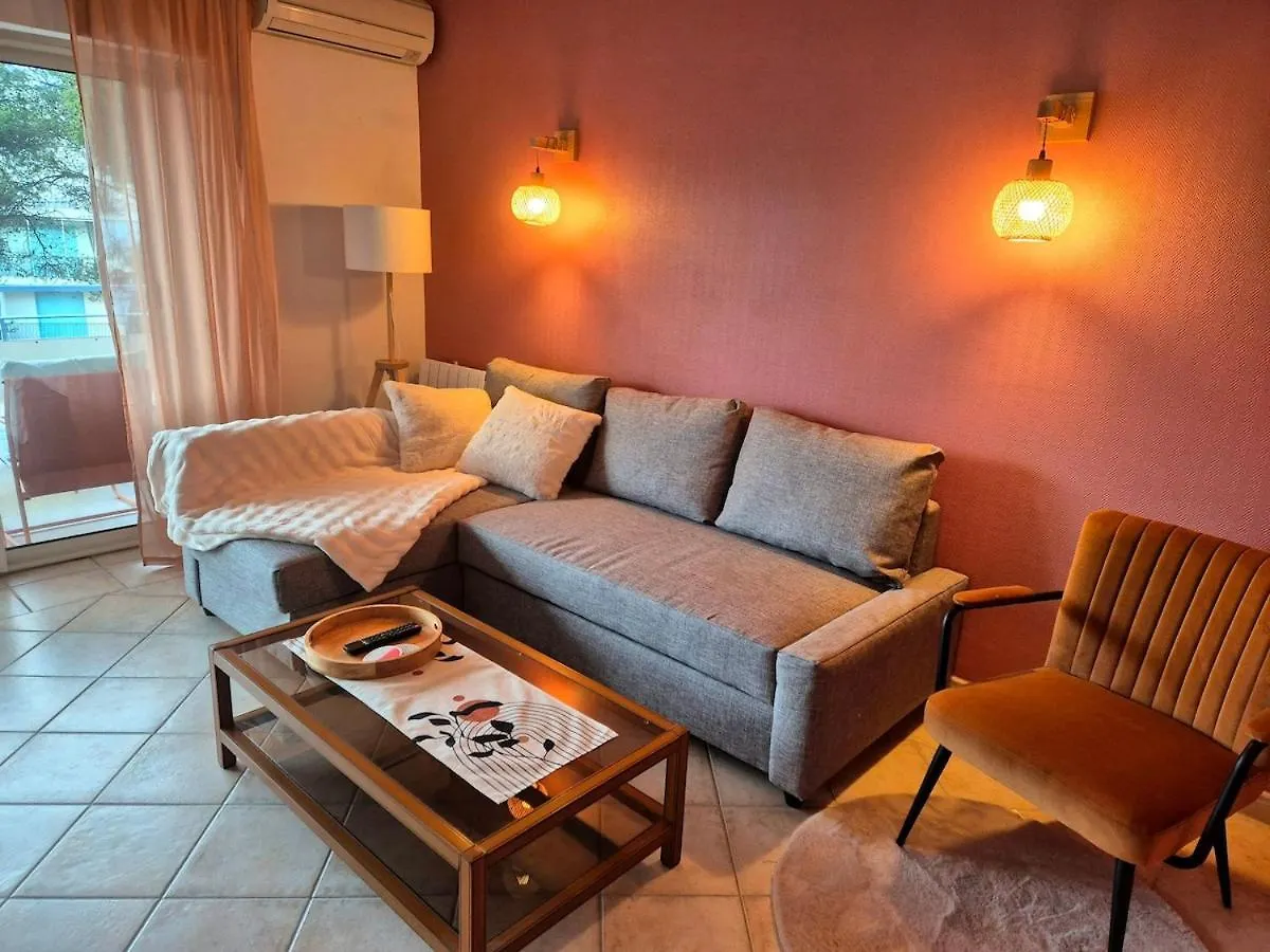 Appart Hotel French Riviera 0*, Saint-Raphaël צרפת